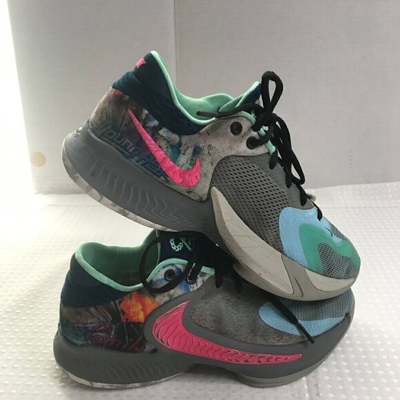 NIKE YOUTH STAY FREAKY SNEAKER SIZE 7Y - Picture 3 of 6